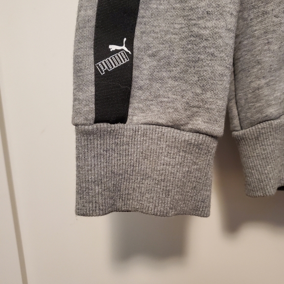 Size Medium Women's Puma kangaroo sweatshirt - Picture 2 of 6